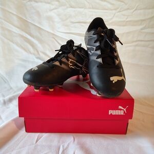 ⚽ PUMA Boy's Black Soccer Cleats Size 12